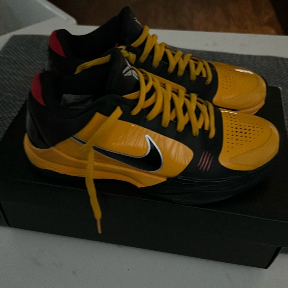 Men's size 7 1/2 Kobe 5 Protro Bruce Lee
